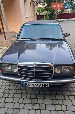 Седан Mercedes-Benz E-Class 1985 в Луцьку