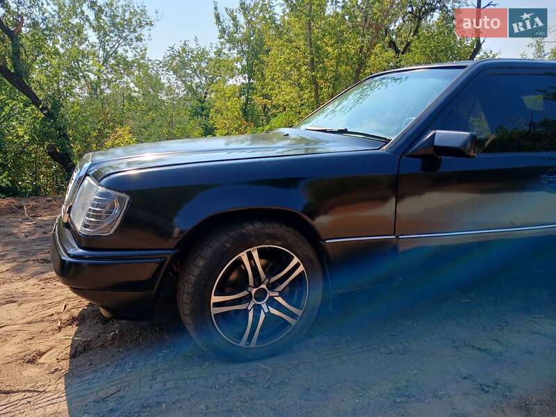 Седан Mercedes-Benz E-Class 1990 в Краматорске