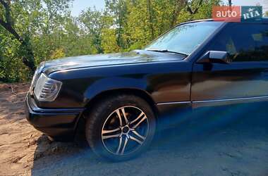 Седан Mercedes-Benz E-Class 1990 в 