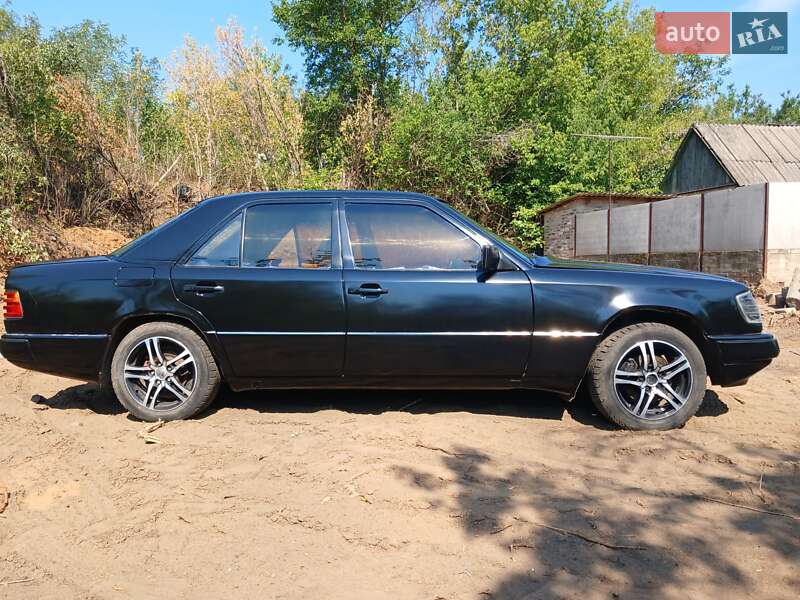 Седан Mercedes-Benz E-Class 1990 в Краматорске