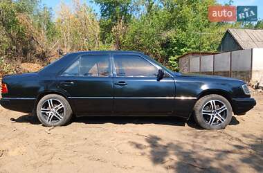 Седан Mercedes-Benz E-Class 1990 в 