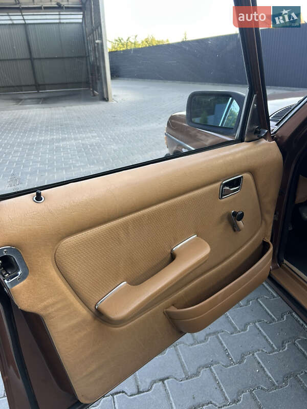 Седан Mercedes-Benz E-Class 1980 в Тернополе