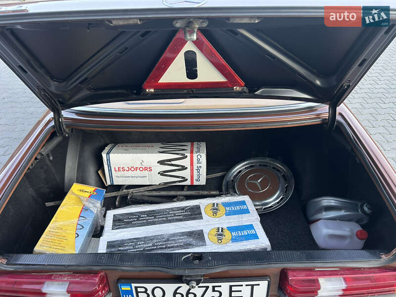 Седан Mercedes-Benz E-Class 1980 в Тернополе