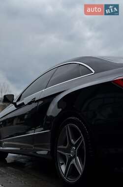 Купе Mercedes-Benz E-Class 2010 в 