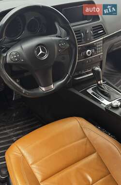 Купе Mercedes-Benz E-Class 2010 в 