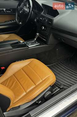 Купе Mercedes-Benz E-Class 2010 в 