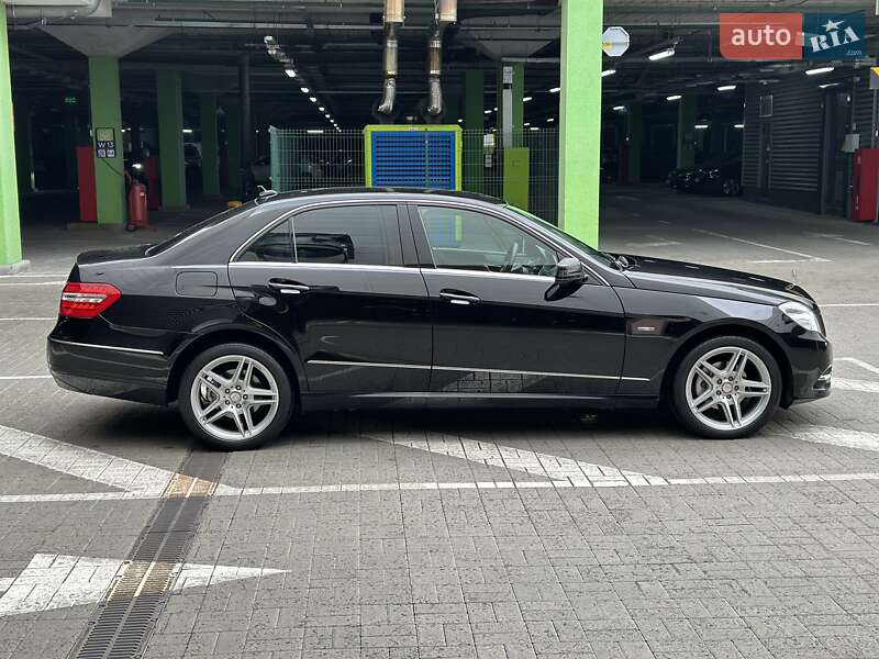 Седан Mercedes-Benz E-Class 2010 в Киеве