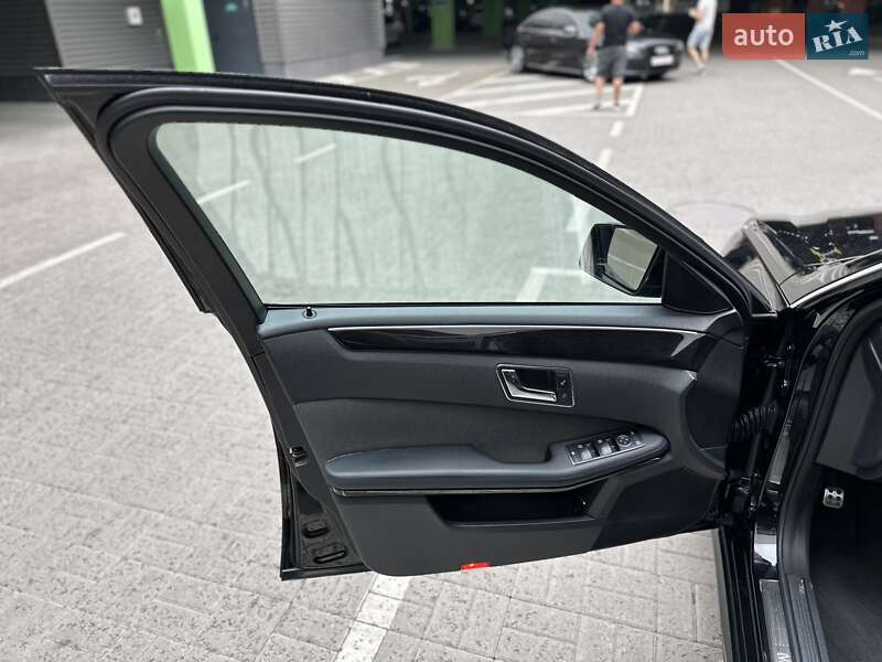 Седан Mercedes-Benz E-Class 2010 в Киеве
