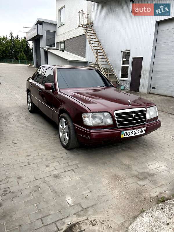 Седан Mercedes-Benz E-Class 1989 в Тернополе