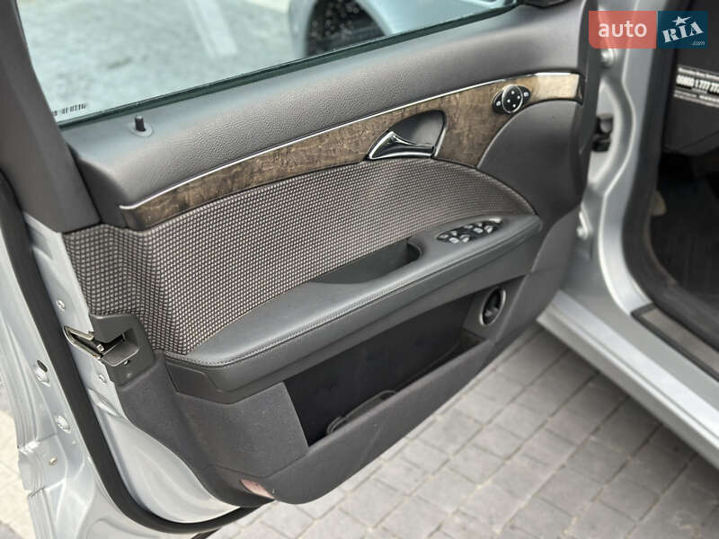 Седан Mercedes-Benz E-Class 2005 в Ровно