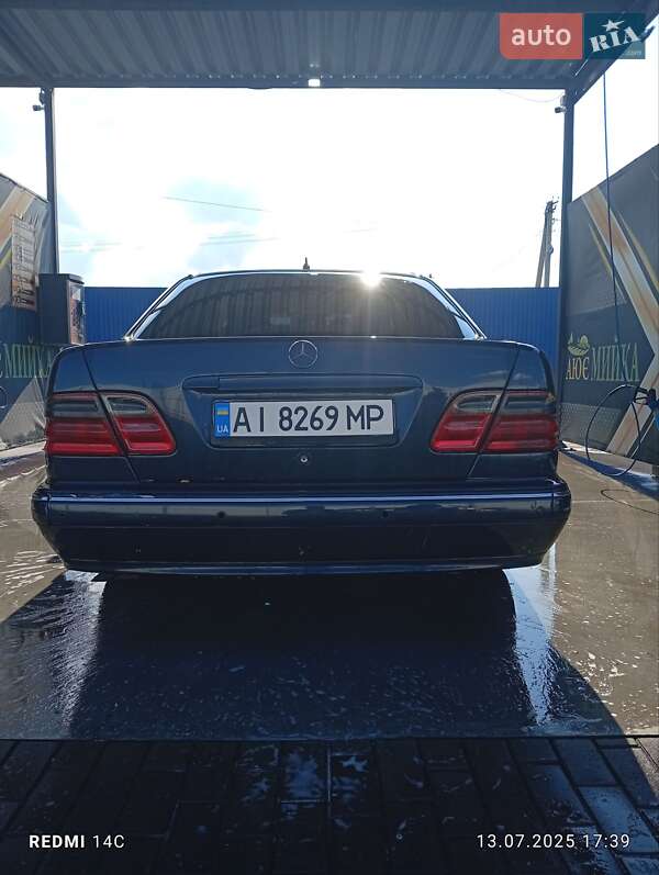 Седан Mercedes-Benz E-Class 2000 в Ржищеве