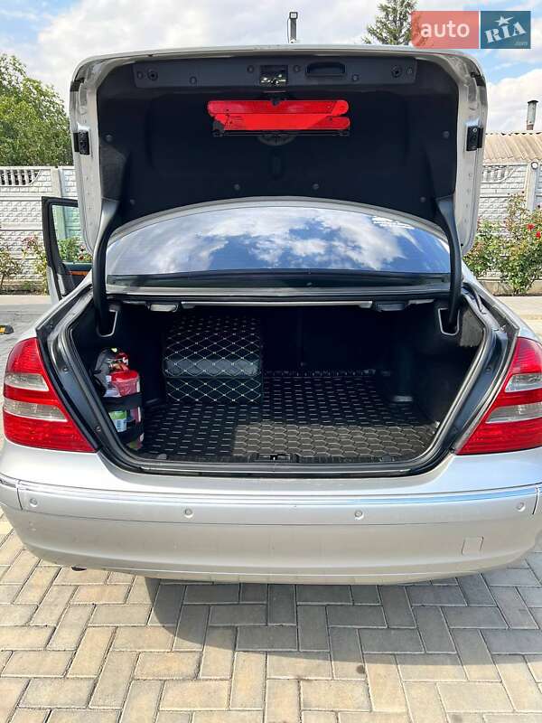 Седан Mercedes-Benz E-Class 2005 в Николаеве