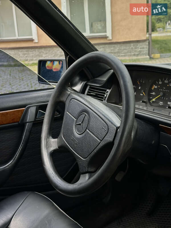 Седан Mercedes-Benz E-Class 1988 в Малині
