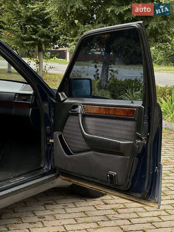 Седан Mercedes-Benz E-Class 1988 в Малині