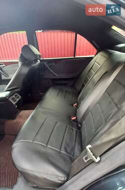 Седан Mercedes-Benz E-Class 2001 в 