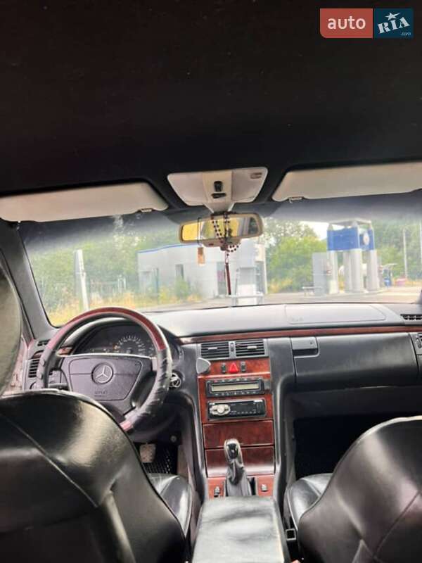 Седан Mercedes-Benz E-Class 1996 в Надворной