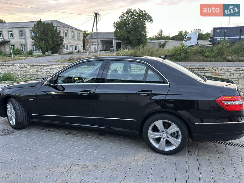 Седан Mercedes-Benz E-Class 2012 в Ямполе