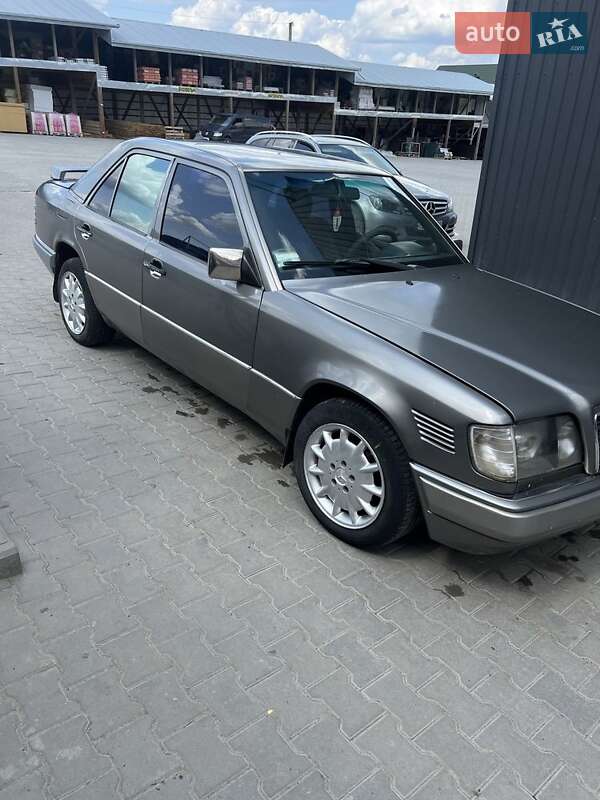 Mercedes-Benz E-Class 1995