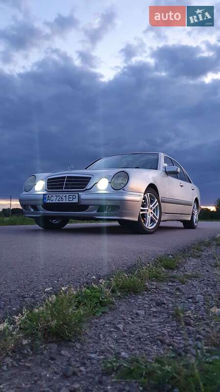 Седан Mercedes-Benz E-Class 2001 в Луцке