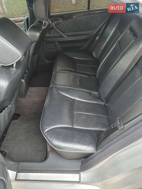 Седан Mercedes-Benz E-Class 2001 в Луцке