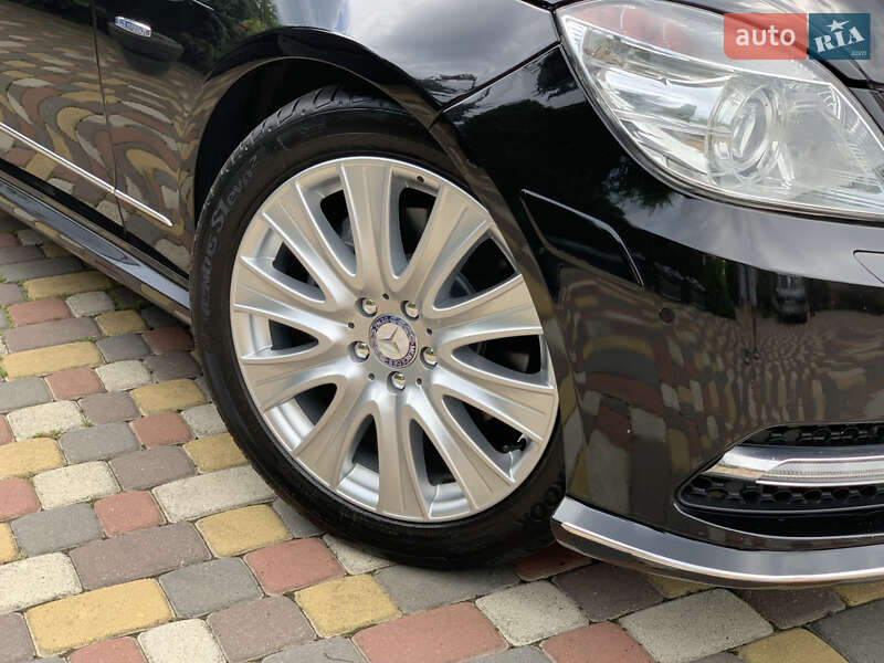 Седан Mercedes-Benz E-Class 2012 в Ивано-Франковске