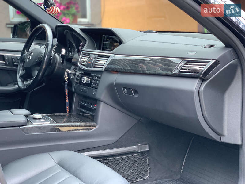 Седан Mercedes-Benz E-Class 2012 в Ивано-Франковске