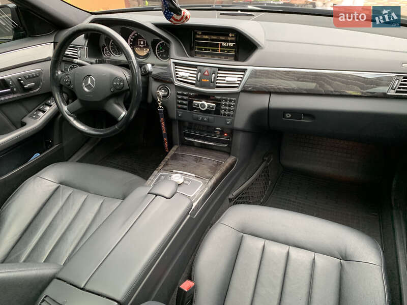 Седан Mercedes-Benz E-Class 2012 в Ивано-Франковске