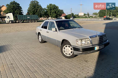 Седан Mercedes-Benz E-Class 1990 в Снятині