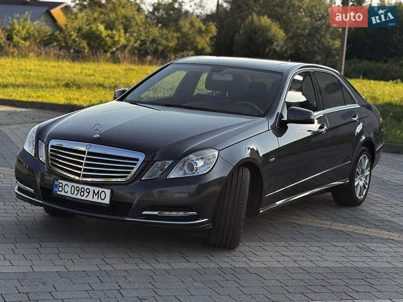 Седан Mercedes-Benz E-Class 2011 в Львове