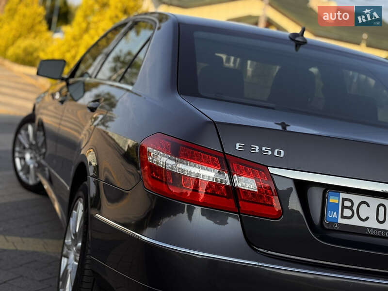 Седан Mercedes-Benz E-Class 2011 в Львове