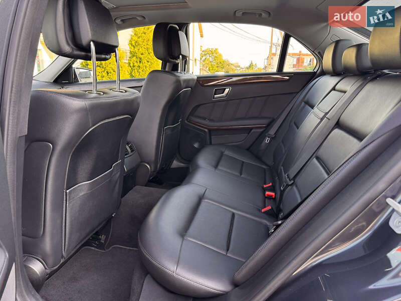 Седан Mercedes-Benz E-Class 2011 в Львове