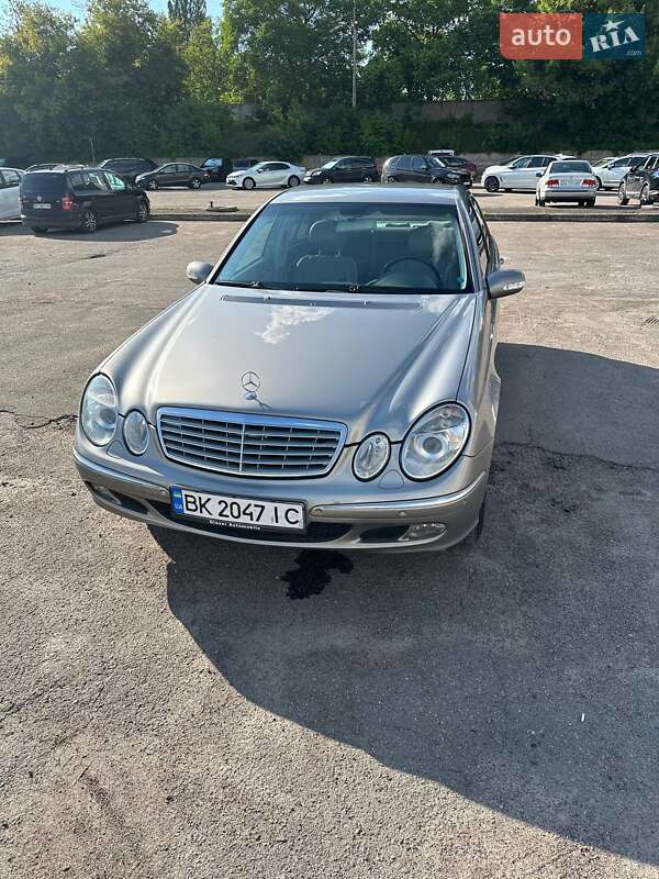 Седан Mercedes-Benz E-Class 2003 в Рівному