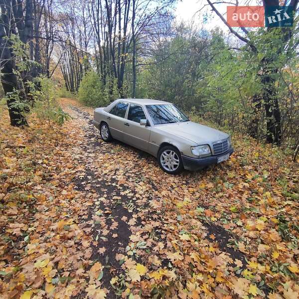 Седан Mercedes-Benz E-Class 1995 в 