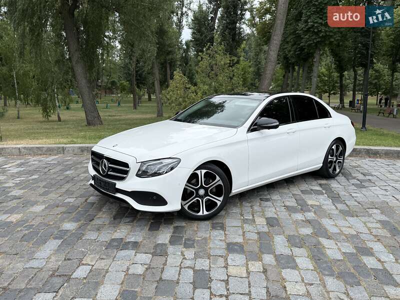 Седан Mercedes-Benz E-Class 2016 в Киеве
