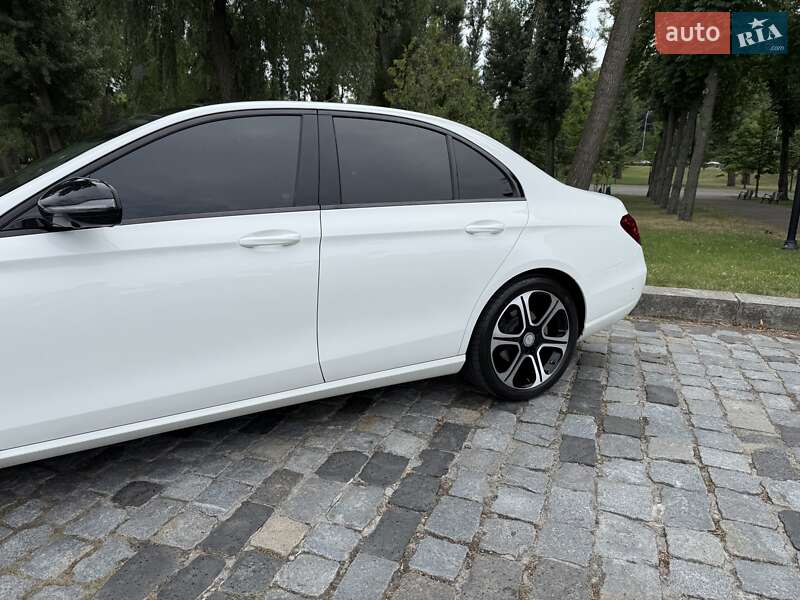 Седан Mercedes-Benz E-Class 2016 в Киеве