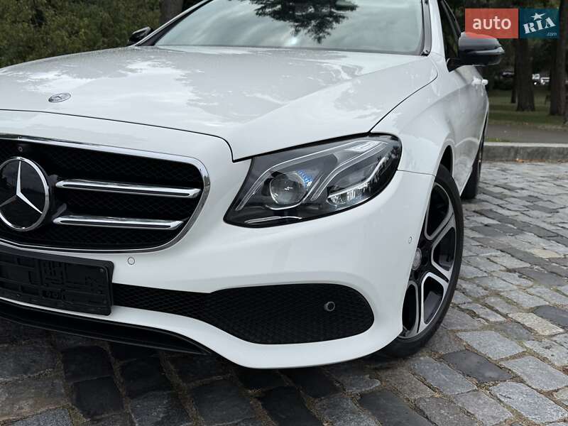 Седан Mercedes-Benz E-Class 2016 в Киеве