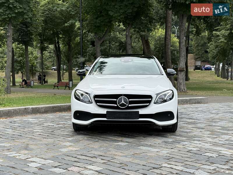 Седан Mercedes-Benz E-Class 2016 в Киеве