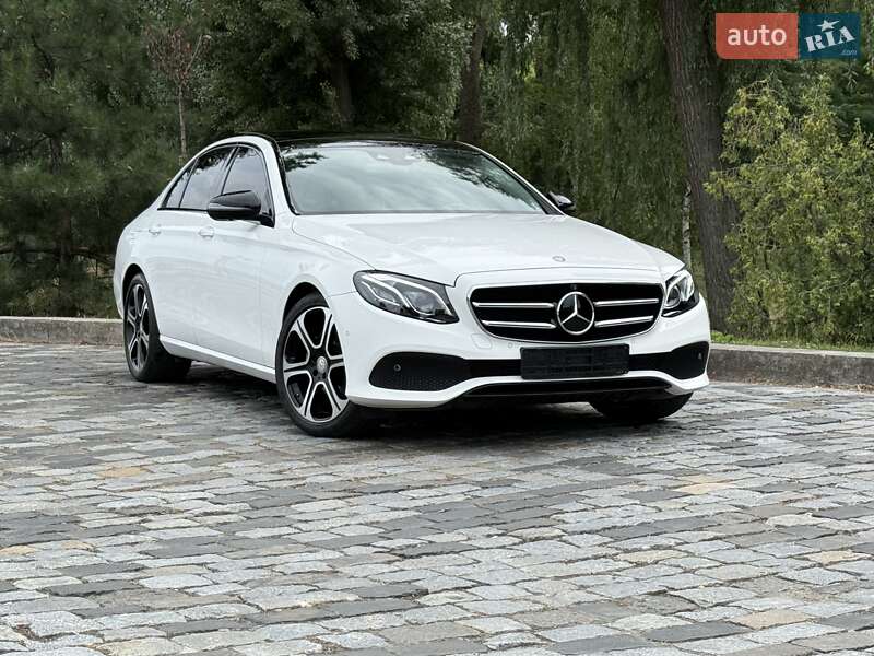 Седан Mercedes-Benz E-Class 2016 в Киеве