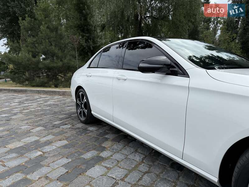 Седан Mercedes-Benz E-Class 2016 в Киеве