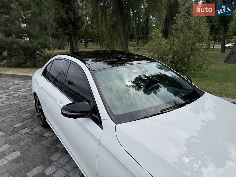 Седан Mercedes-Benz E-Class 2016 в Киеве
