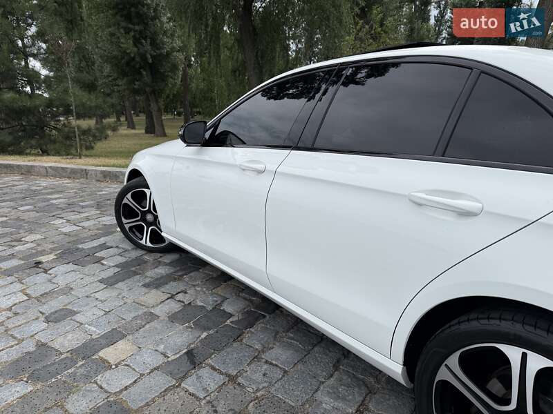 Седан Mercedes-Benz E-Class 2016 в Киеве