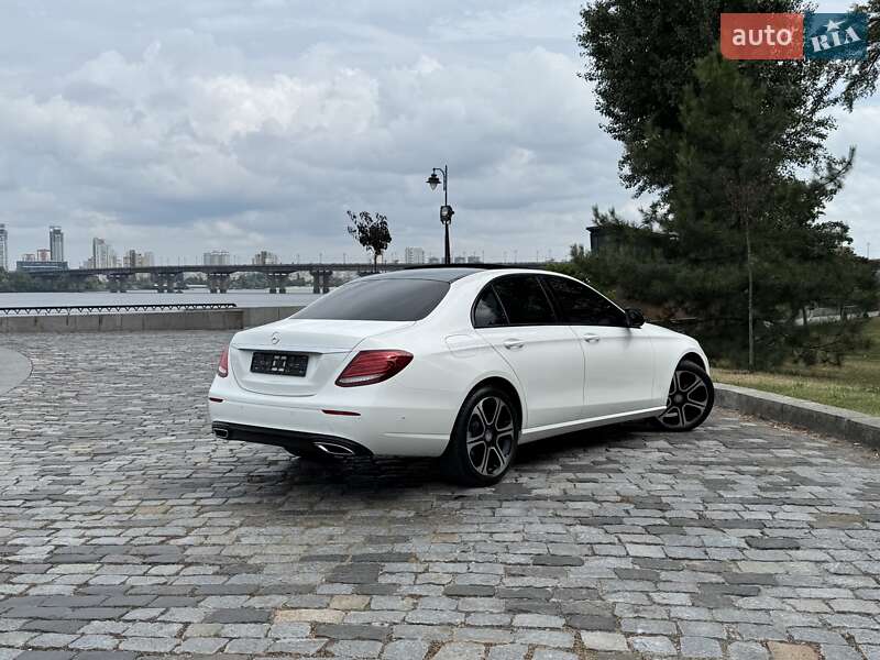 Седан Mercedes-Benz E-Class 2016 в Киеве