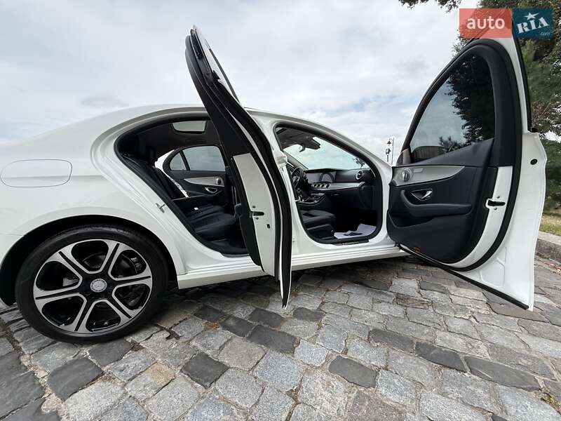 Седан Mercedes-Benz E-Class 2016 в Киеве