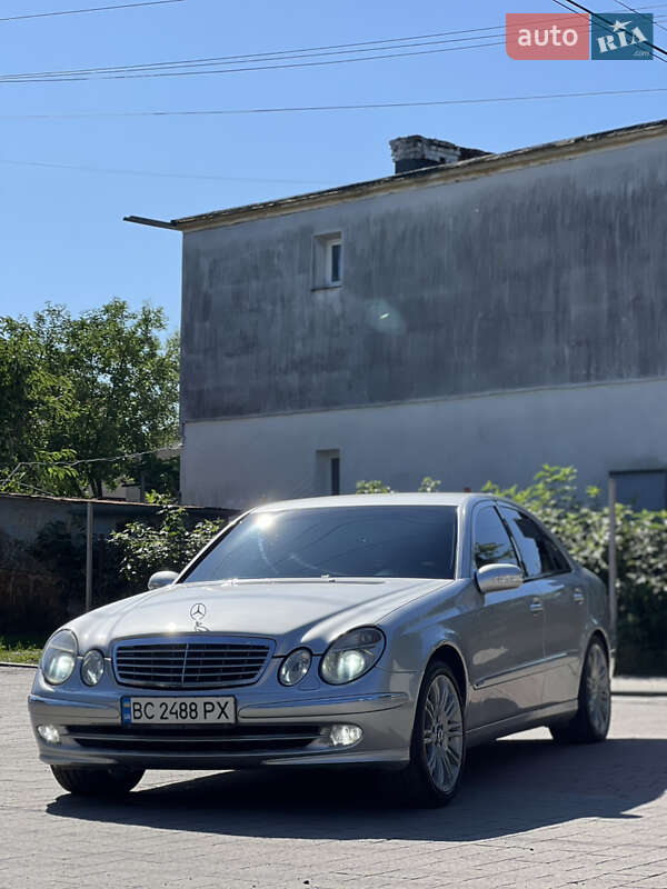 Седан Mercedes-Benz E-Class 2004 в Львове