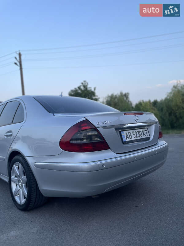 Седан Mercedes-Benz E-Class 2006 в Ильинцах