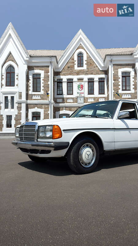 Седан Mercedes-Benz E-Class 1984 в Кривом Роге
