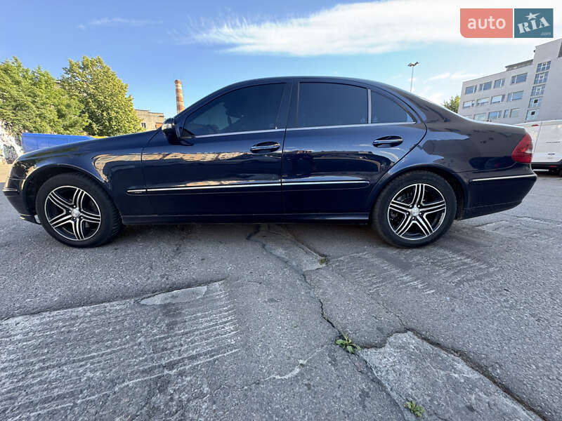 Седан Mercedes-Benz E-Class 2004 в Львове