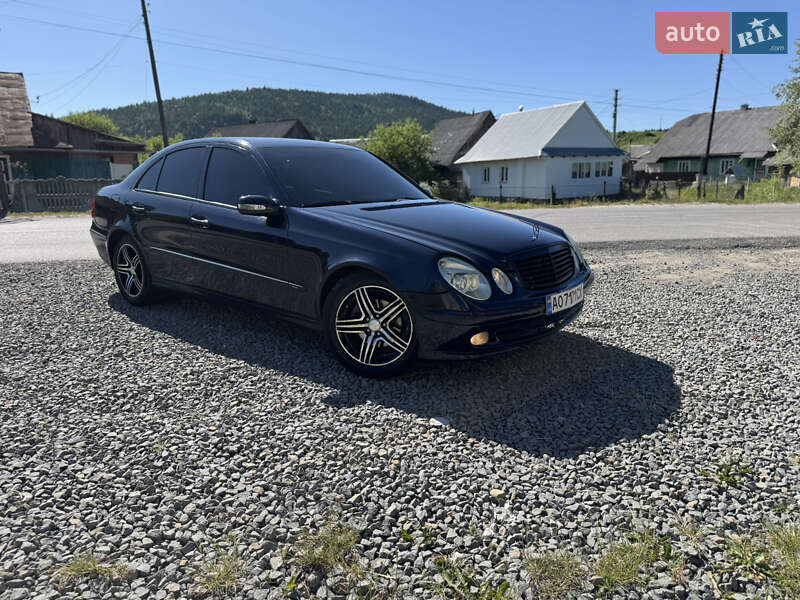 Седан Mercedes-Benz E-Class 2004 в Львове