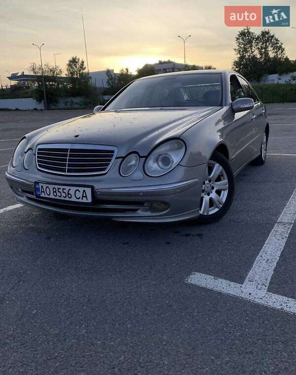 Седан Mercedes-Benz E-Class 2004 в Ужгороде