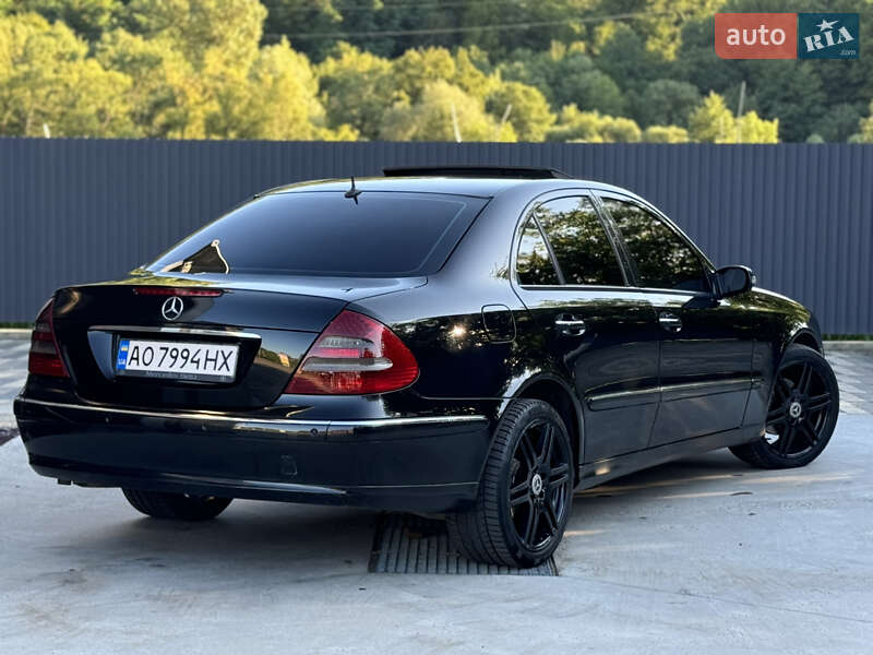 Седан Mercedes-Benz E-Class 2002 в Сваляве